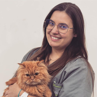 Enf. Adriana Pitães - Enfermeira Veterinária